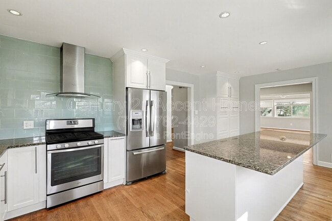 Building Photo - 3107 Valley Ln