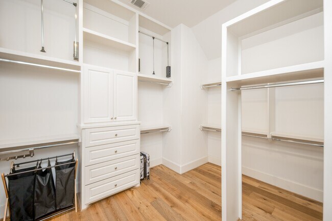 Building Photo - 5410 Alder Cir