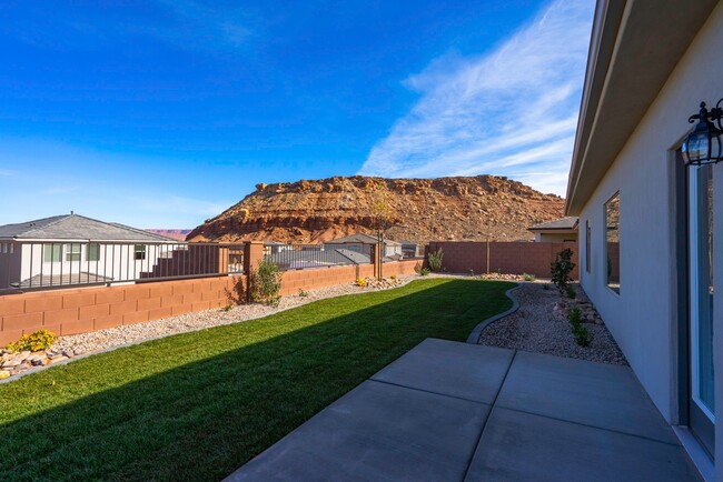 Building Photo - 4 bedroom 2 Bath Home in Desert Edge Cove ...