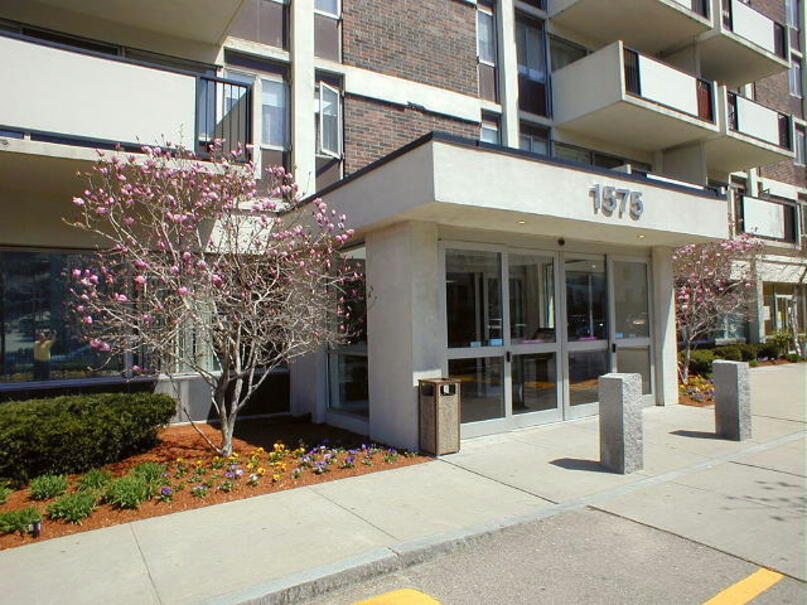 Building Photo - 1607 Tremont St