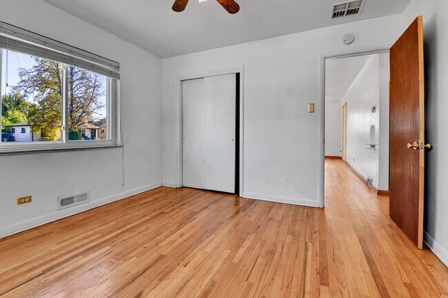 Building Photo - 4 bedroom, 2 bath home in Park Hill