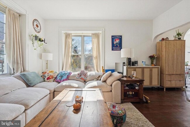 Building Photo - 344 Green Ln