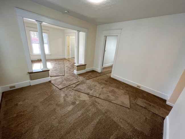 Building Photo - 306/308w2nd