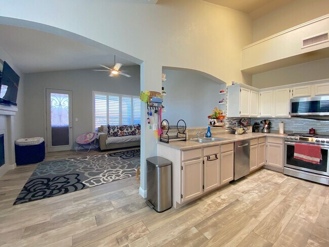 Building Photo - Northeast El Paso 3 bed with Refrig A/C and Solar Panels