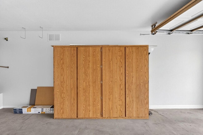 Building Photo - 41628 W Hillman Dr