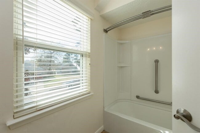 Building Photo - 20357 Fieldtree Dr