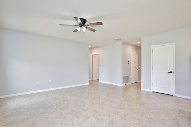 Building Photo - Effortless Living in a Modern 3-Bed Home w...