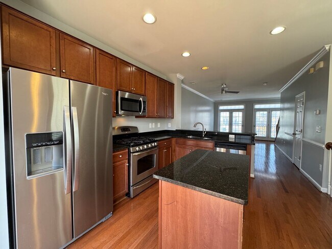 Building Photo - Stunning 3 Bed 3.5 Bath End Unit Townhome In Powells Run Village