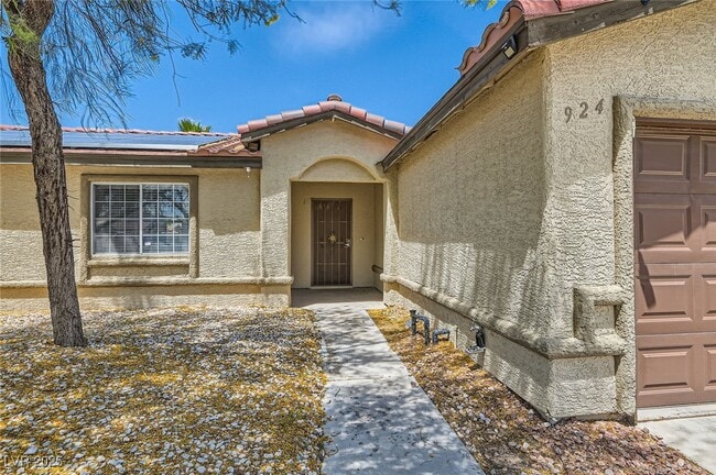 Building Photo - 924 Clubview Dr