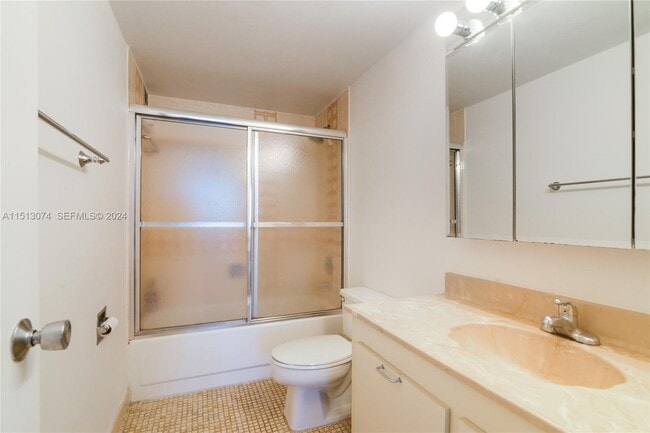 Building Photo - 2500 Parkview Dr