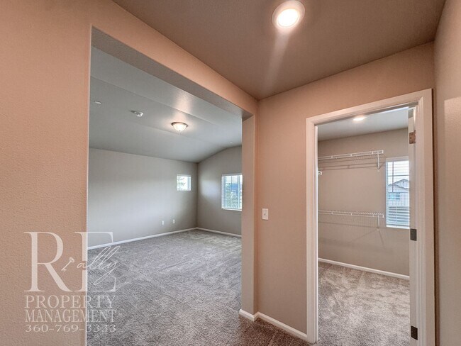 Building Photo - Warm & Inviting 4-Bedroom Home with Vaulted Ceilings, Loft, Fireplace & Fenced Backyard