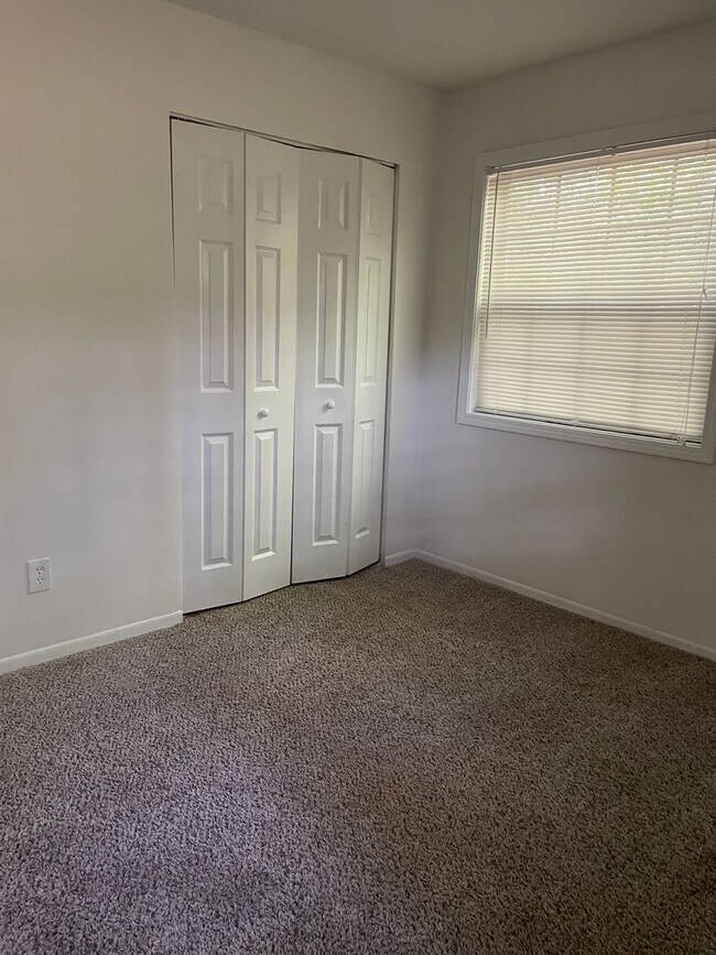 Building Photo - Modern 2-Bed, 1-Bath Oasis with Central Air and Gourmet Kitchen