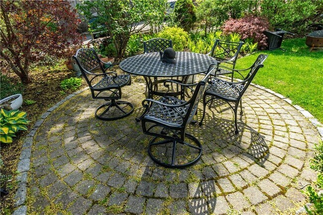 Building Photo - 19 King St