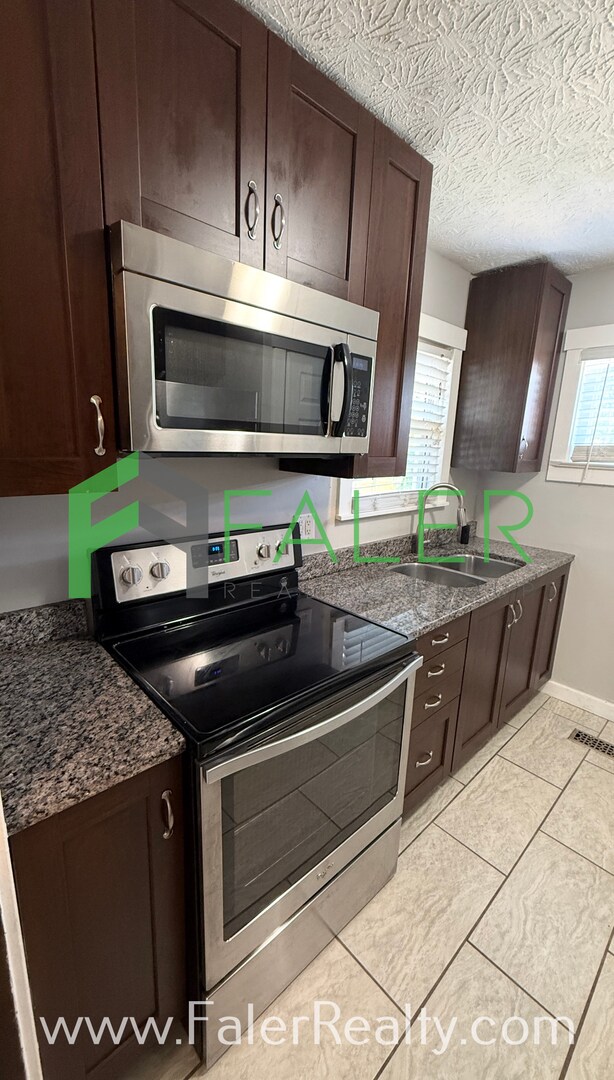 Building Photo - Charming Kettering Bungalow - 2 beds / 1 bath