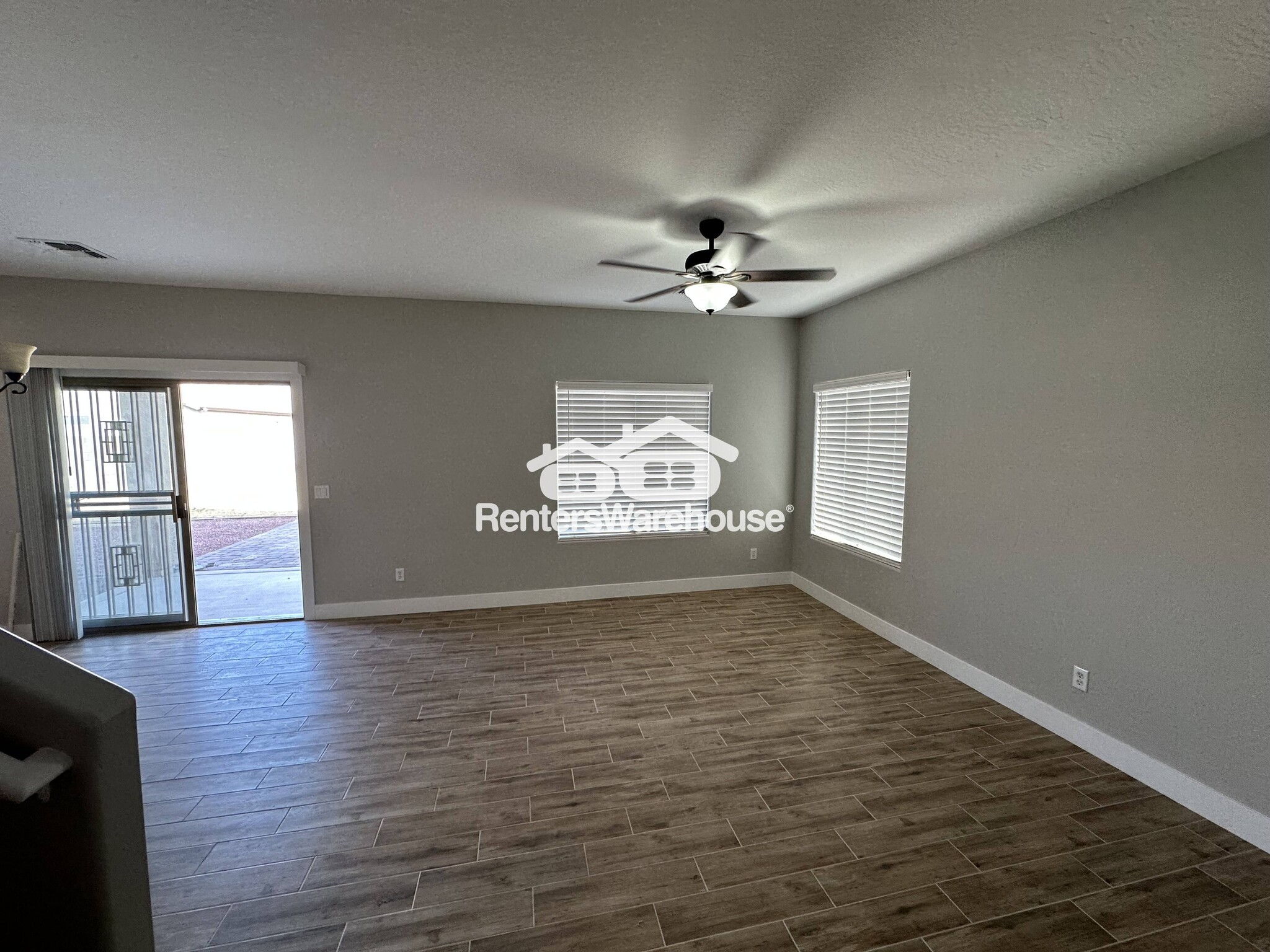 Building Photo - 10992 W Manzanita Dr