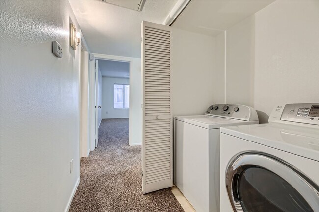 Building Photo - Beautiful Condo in Gated Community - Near Harry Reid Airport