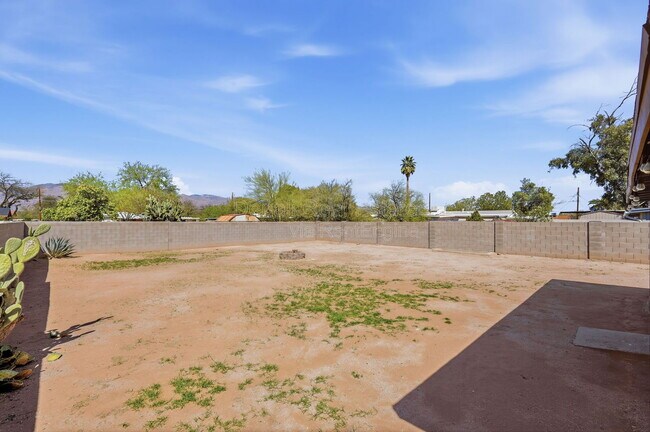 Building Photo - 5113 E Bellevue St