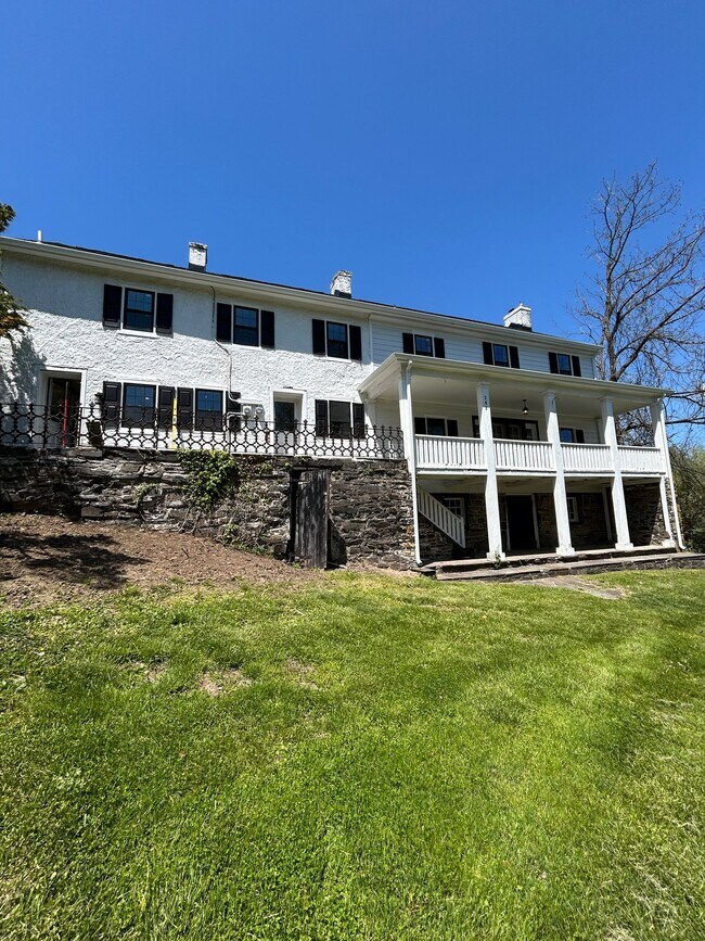 Building Photo - 369 Byram Kingwood Rd