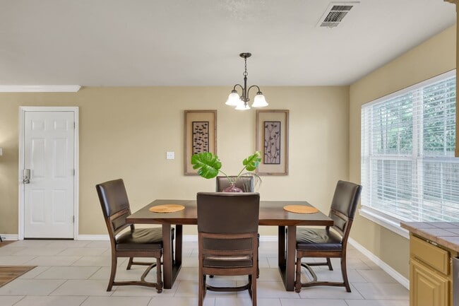 Building Photo - 125 Pine St