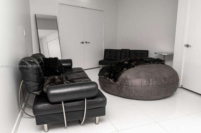 Building Photo - 851 NE 1st Ave