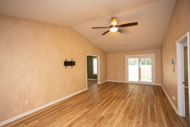 Building Photo - 6053 Sanibel Dr