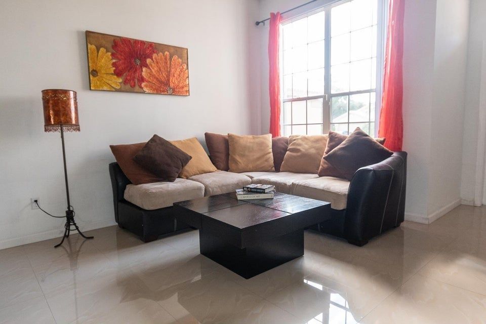 Building Photo - 608 Lake Wellington Dr