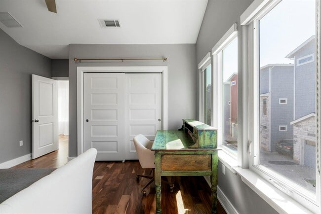 Building Photo - 1148 Webberville Rd