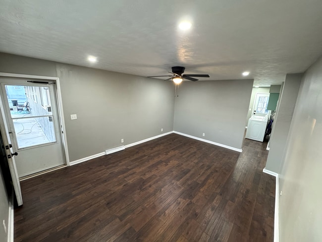 Building Photo - 908 S Crutcher Ave