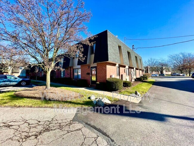 Building Photo - 216 Moore Rd