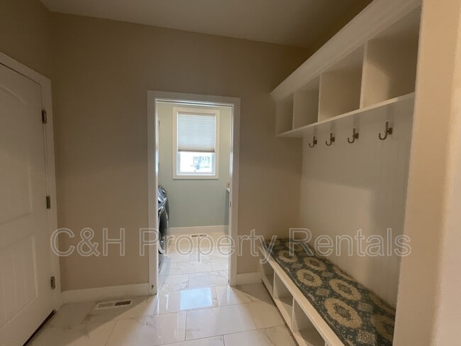 Building Photo - 5506 Sunny Cv