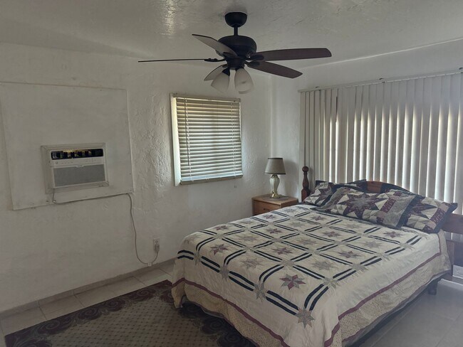 Building Photo - Cozy 2 Bedroom Home