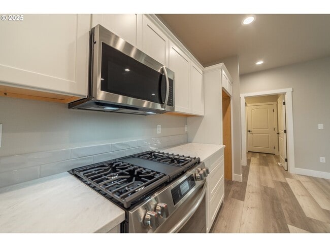 Building Photo - Stunning South Hill Home in Umatilla!!