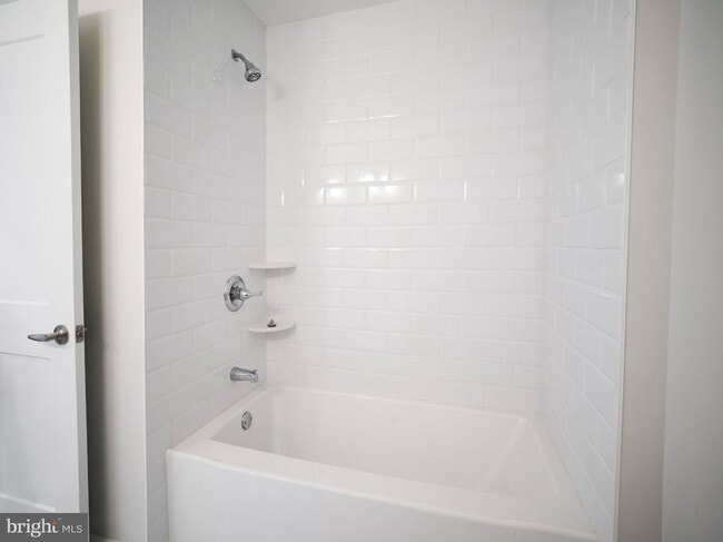 Building Photo - 303 Fountain St