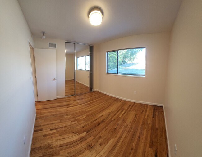 Building Photo - 5 Bedroom 3 bathroom in close proximity to POLY CAMPUS!