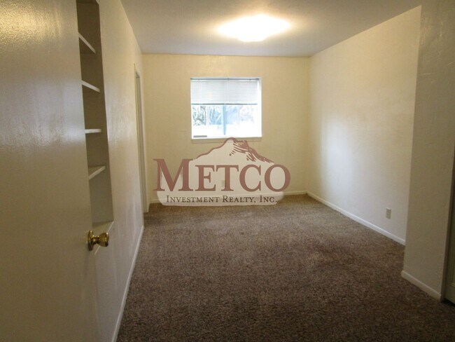 Building Photo - 01605