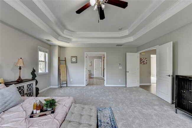 Building Photo - 4805 Shelbourne Dr
