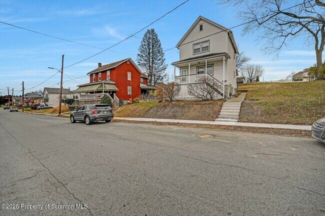 Building Photo - 2725 Cedar Ave
