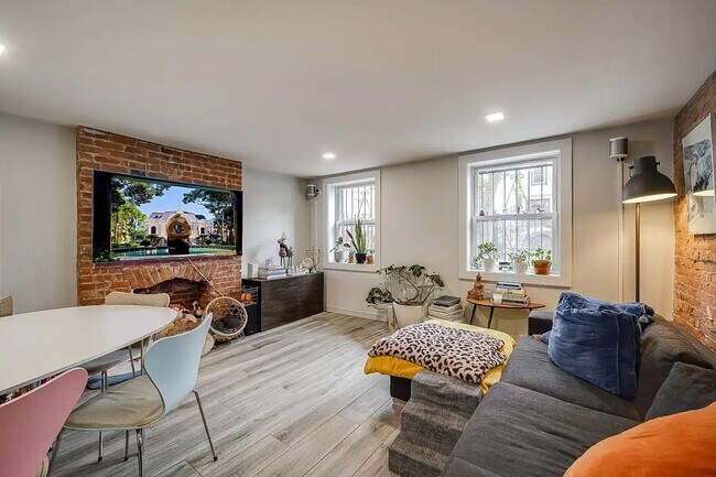 Building Photo - 266 3rd St
