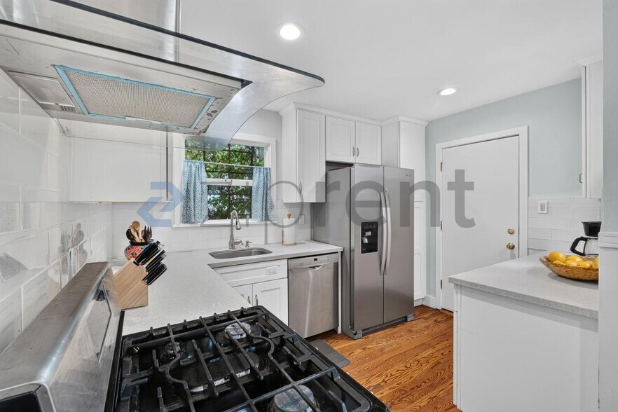 Building Photo - Unit