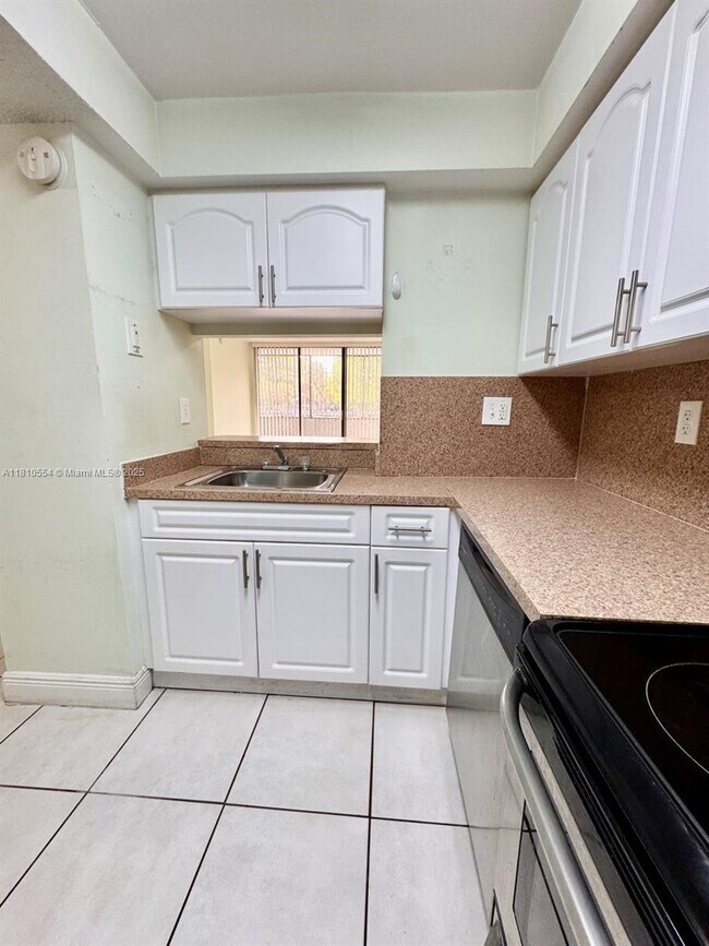 Building Photo - 8255 SW 152nd Ave