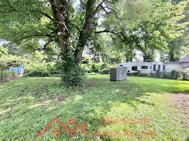 Building Photo - 3998 Victor Dr