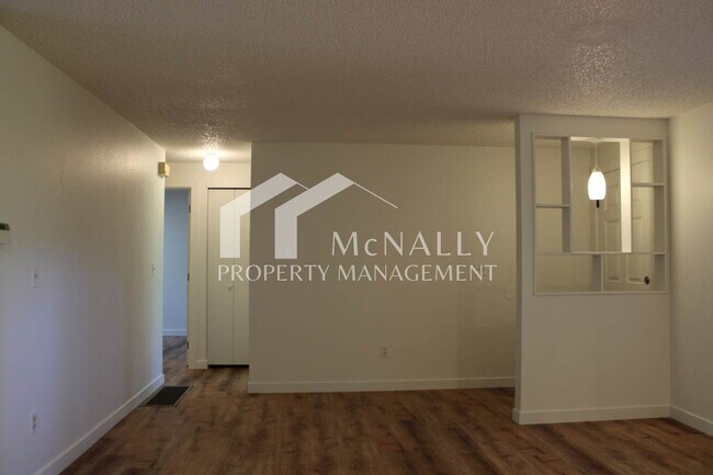 Building Photo - 4712/4714 Reid Dr.