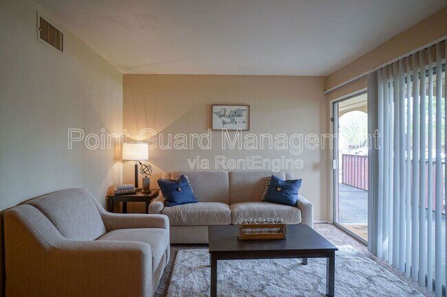 Building Photo - 1521 Oxford Pl