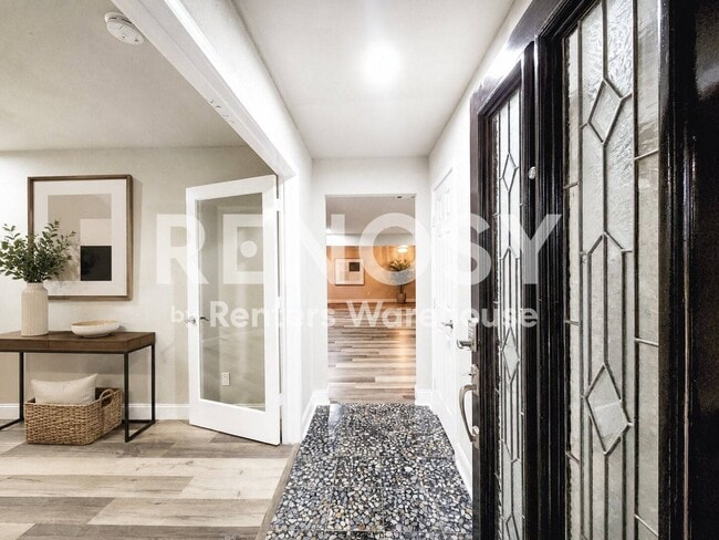 Building Photo - 9750 Hillis St