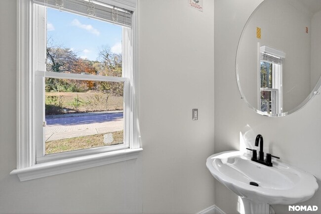 Building Photo - 237 Crumley St SW