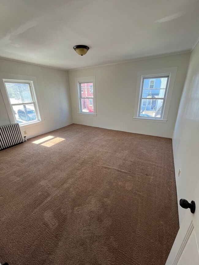 Building Photo - Central St Apartments