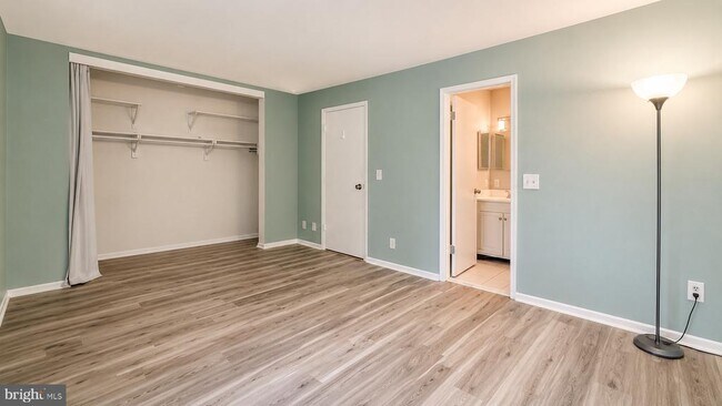 Building Photo - 2473 Glengyle Dr