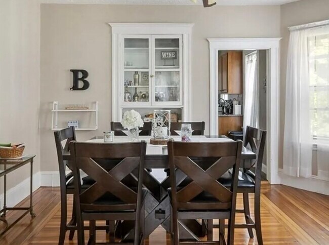 Building Photo - 44 Greenleaf Ave