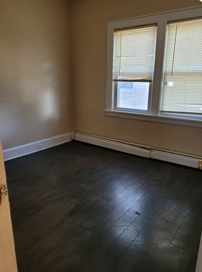 Building Photo - 24 Valley St