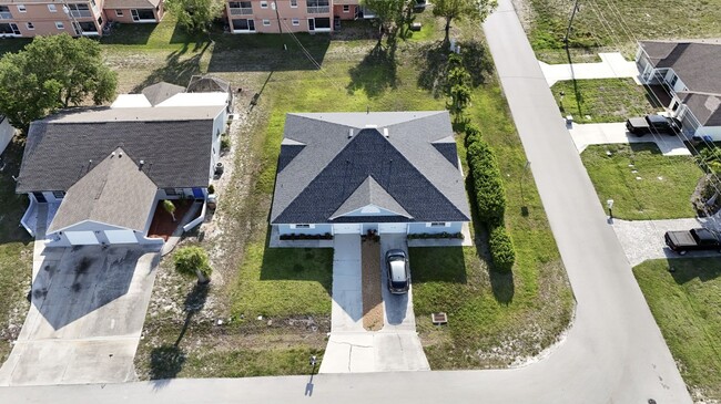 Building Photo - Spacious Duplex in SW Cape Coral